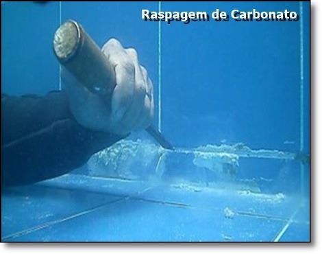 Remoção de crostas e manchas de carbonato de cálcio em piscina