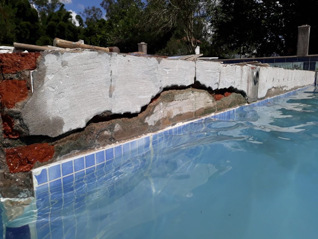 Tratamento e vedação de trincas e rachaduras subaquáticas em piscina